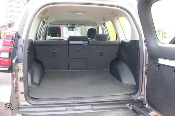 2021 Toyota Prado GX image 3