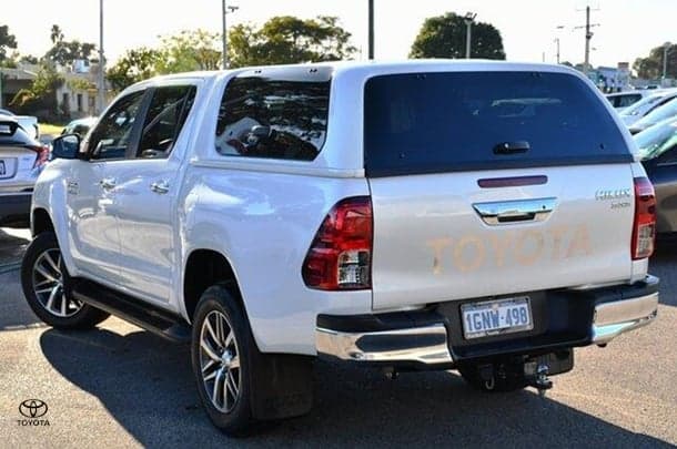 2018 Toyota Hilux SR5 image 3