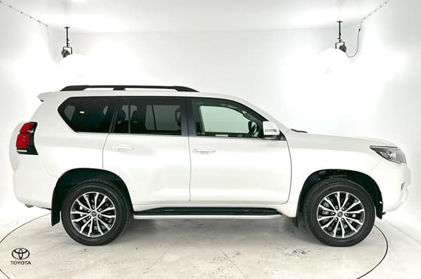 2022 Toyota Prado Kakadu image 11