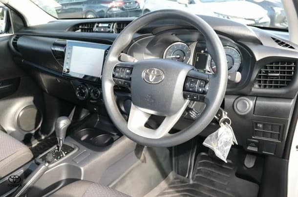 2024 Toyota Hilux 4x2 Workmate image 5
