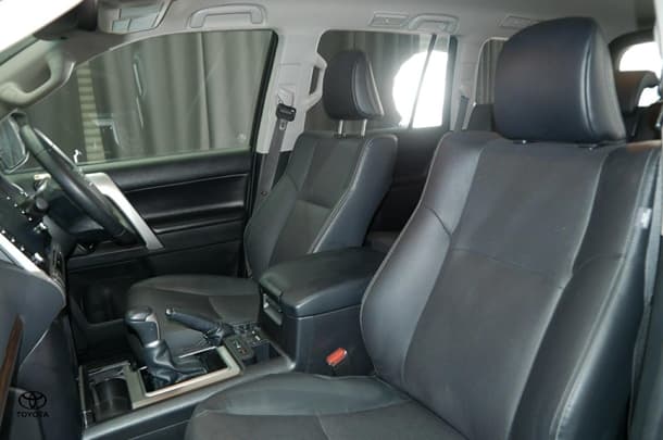 2023 Toyota Prado VX image 19