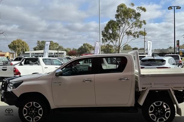 2020 Toyota Hilux SR5 image 5