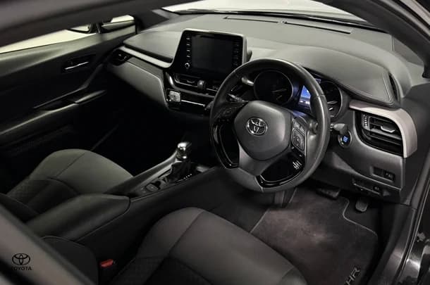 2023 Toyota C-HR GXL AWD image 9
