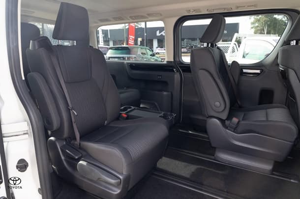 2020 Toyota Granvia Standard image 9