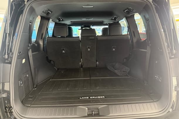 2022 Toyota Landcruiser VX image 19