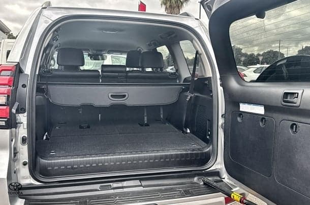 2023 Toyota Prado VX image 23