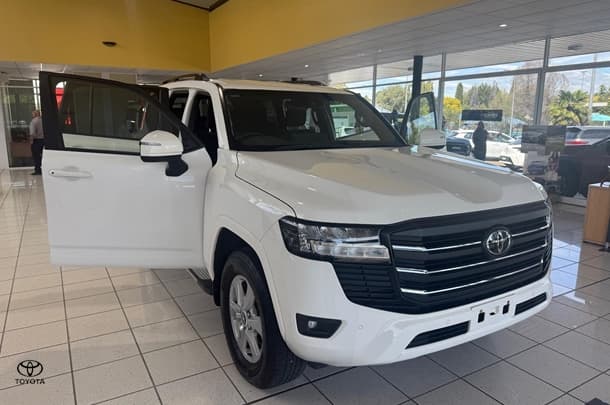 2023 Toyota Landcruiser GXL image 9