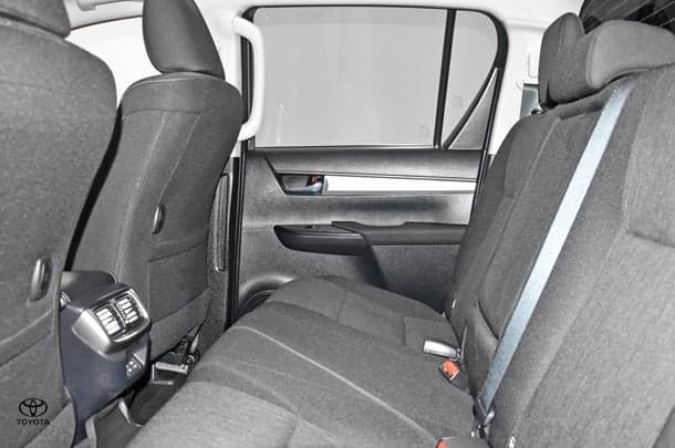 2024 Toyota Hilux 4x4 SR5 image 17