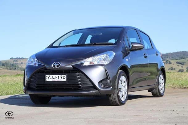 2019 Toyota Yaris Ascent image 11