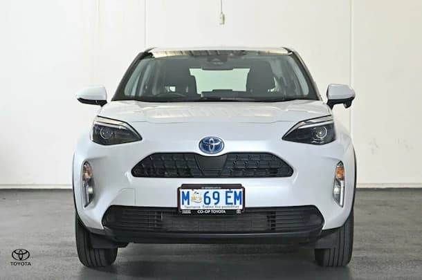2023 Toyota Yaris Cross Hybrid GX image 2