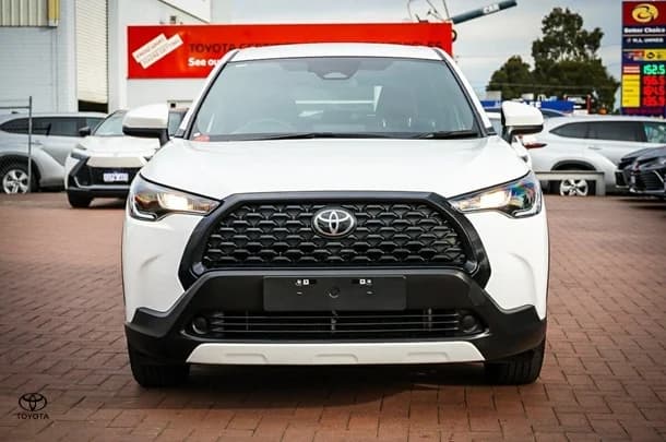 2024 Toyota Corolla Cross GX image 3