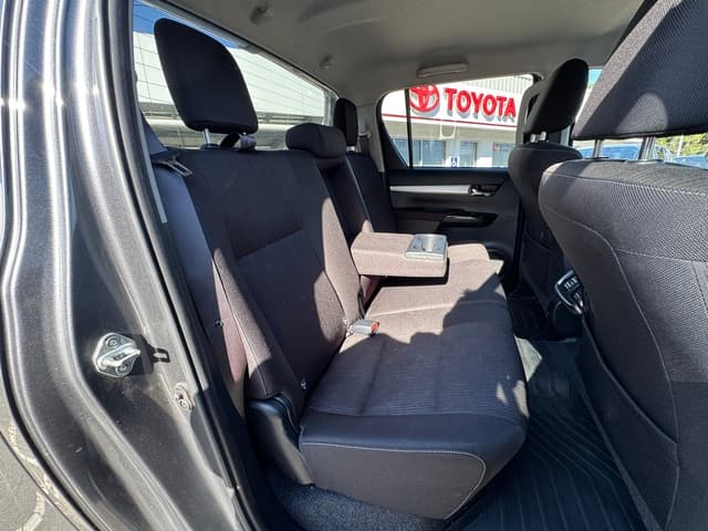 2023 Toyota Hilux SR5 image 18