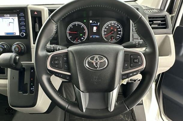 2019 Toyota Hiace LWB image 15