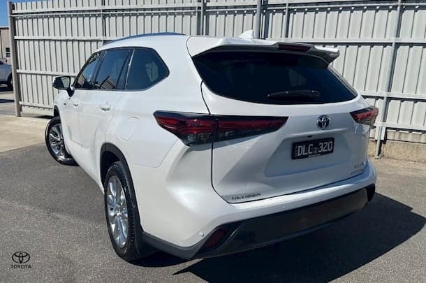 2023 Toyota Kluger Hybrid AWD GRANDE image 8