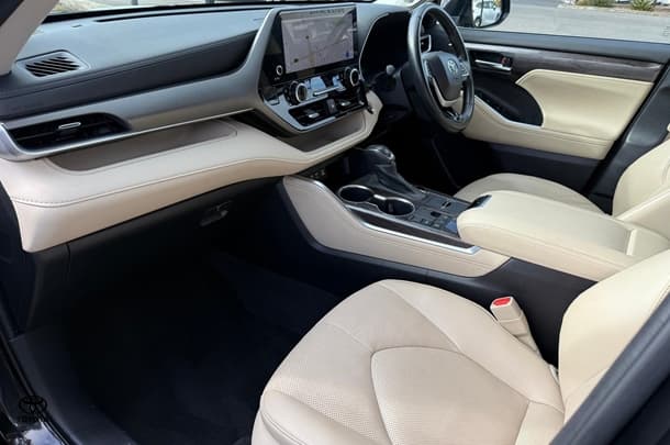 2023 Toyota Kluger 4x2 GRANDE image 9