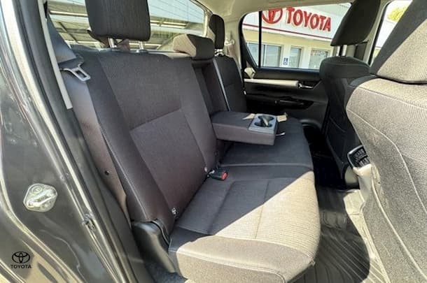2022 Toyota Hilux SR5 image 16