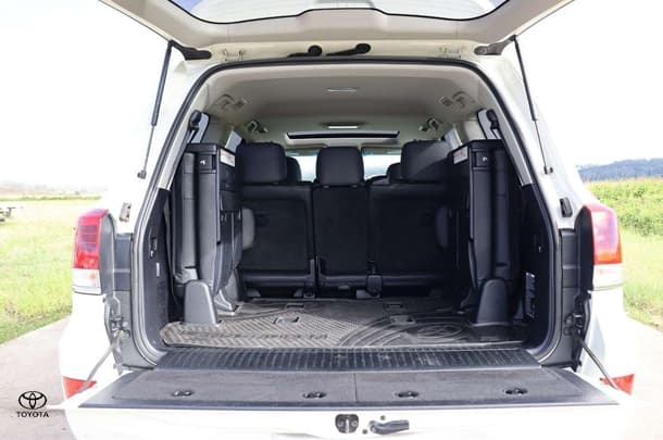 2020 Toyota Landcruiser VX image 14