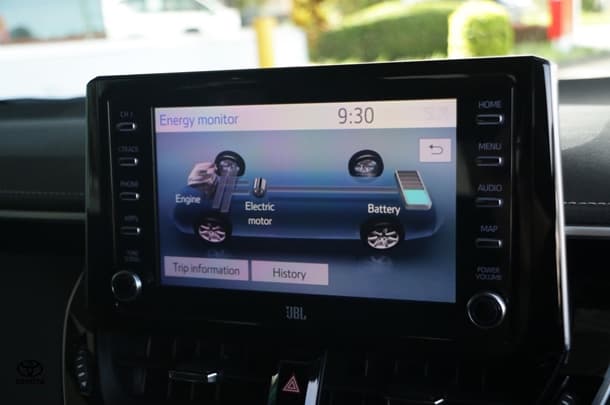 2022 Toyota Corolla Hatch Hybrid ZR image 13