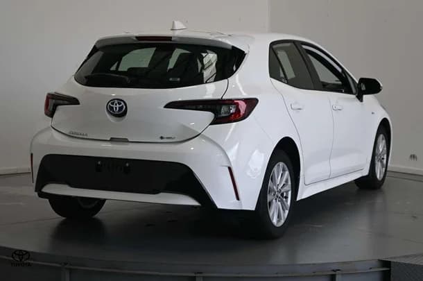 2024 Toyota Corolla Hatch Hybrid Ascent Sport image 5