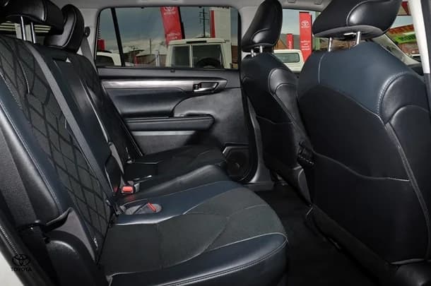 2021 Toyota KLUGER AWD GRANDE image 9
