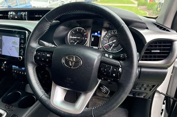 2023 Toyota Hilux SR5 image 14