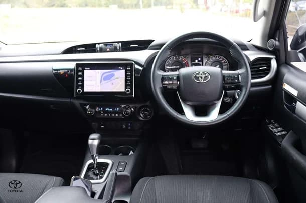 2022 Toyota Hilux 4x4 SR5 image 9