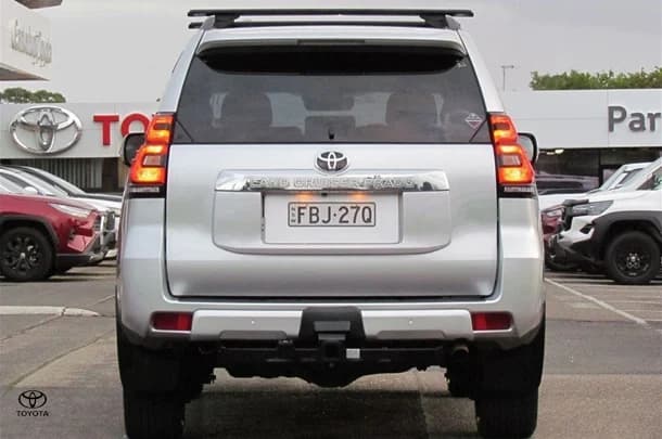 2023 Toyota Prado VX image 5