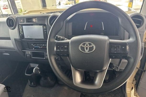 2023 Toyota LC Military GXL image 22