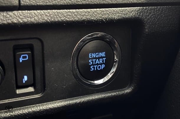 2020 Toyota Prado GX image 19
