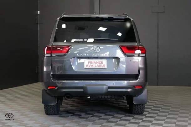 2023 Toyota Landcruiser Sahara image 5