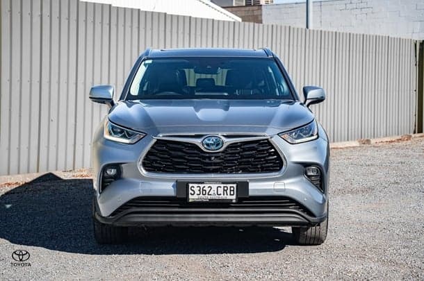 2022 Toyota KLUGER HYBRID AWD GRANDE image 32