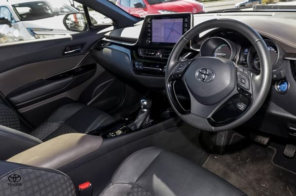 2022 Toyota C-HR Hybrid Koba 2WD image 7