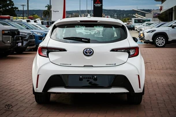 2024 Toyota Corolla Hatch Hybrid Ascent Sport image 7
