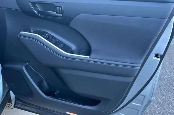 2024 Toyota Kluger GX image 13