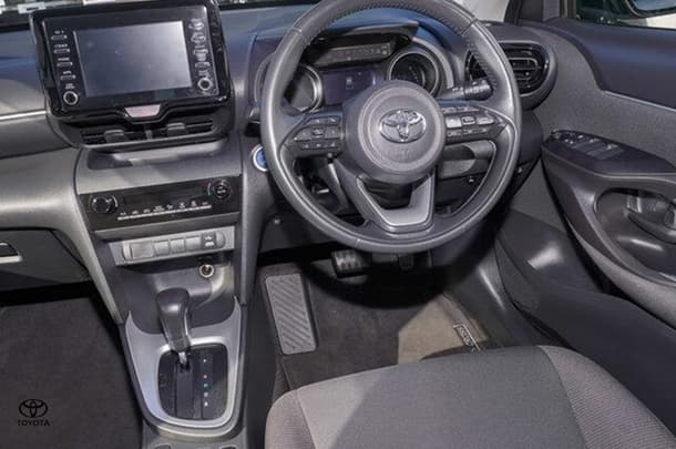 2022 Toyota Yaris Cross Hybrid GX image 7