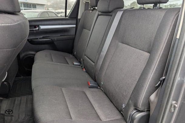 2022 Toyota Hilux SR5 image 15