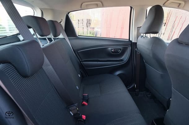 2017 Toyota Yaris Ascent image 11