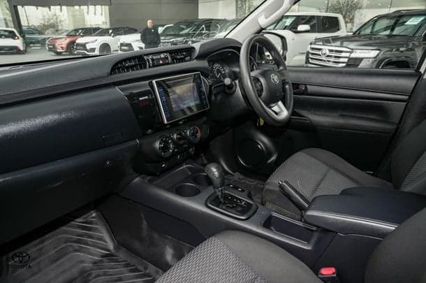 2019 Toyota HILUX Workmate image 9