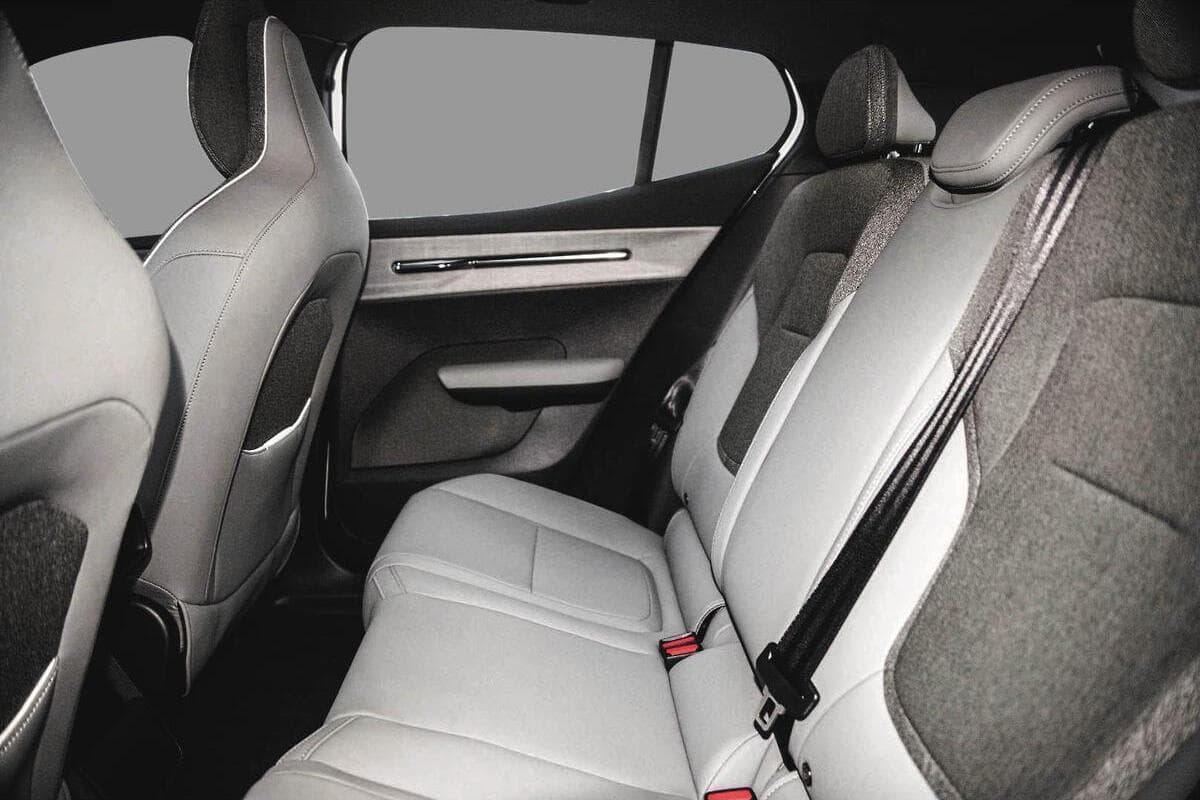 2025 Volvo EX30 Single Motor Extended Range Plus Auto MY25 image 8