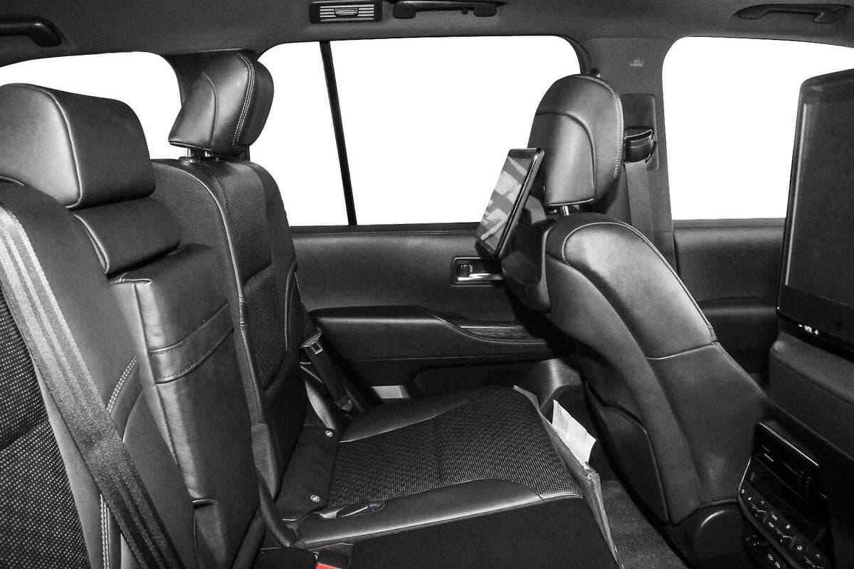 2024 Toyota Landcruiser Sahara Auto 4x4 image 9