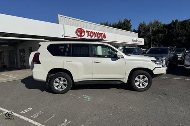2022 Toyota Prado GXL image 8