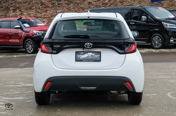 2022 Toyota Yaris Ascent Sport image 5