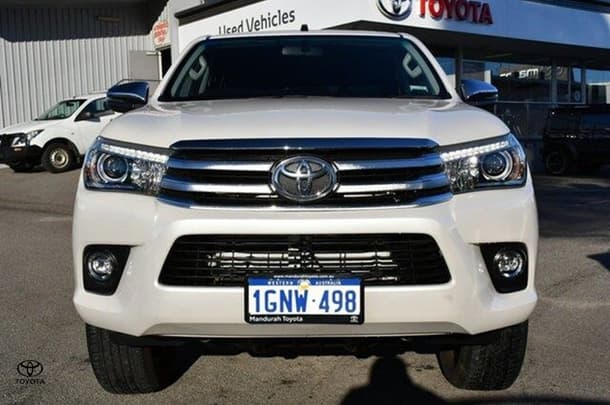 2018 Toyota Hilux SR5 image 17