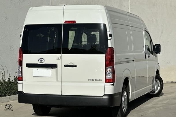 2022 Toyota Hiace SLWB image 9