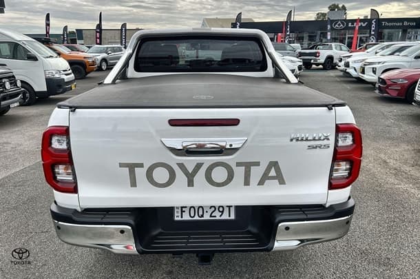 2020 Toyota Hilux SR5 image 24