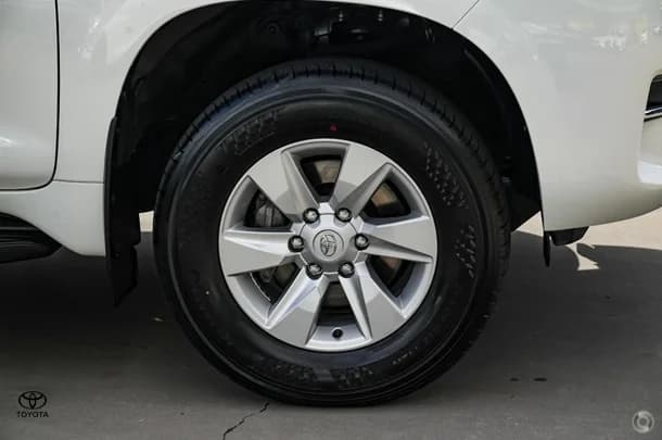 2023 Toyota Prado GXL image 4