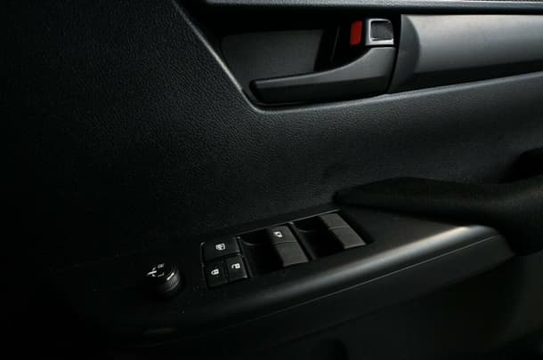 2023 Toyota Hilux SR image 13