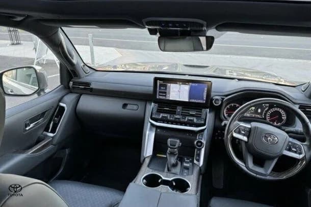 2022 Toyota Landcruiser Sahara image 11