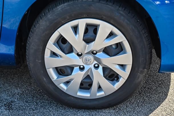 2019 Toyota Yaris ASCENT image 9