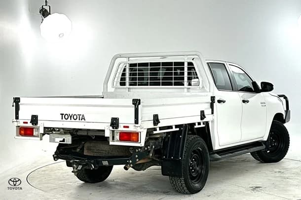 2022 Toyota Hilux SR image 8